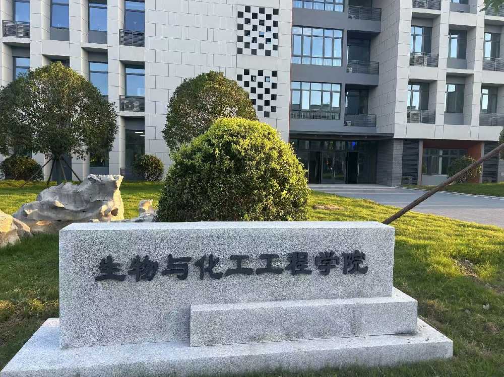 岑溪市扬州职业大学体育场高杆灯项目